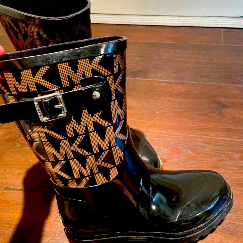 Michael kors rain boots